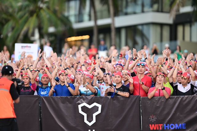 IRONMAN 70.3 Đà Nẵng ghi dấu với những màn trình diễn ấn tượng- Ảnh 1. IRONMAN 70.3 Đà Nẵng ghi dấu với những màn trình diễn ấn tượng- Ảnh 1.