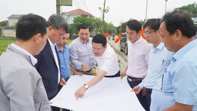 TP Huế: Phó Chủ tịch TP kiểm tra tiến độ GPMB và thi công các dự án giao thông- Ảnh 1. TP Huế: Phó Chủ tịch TP kiểm tra tiến độ GPMB và thi công các dự án giao thông- Ảnh 1.