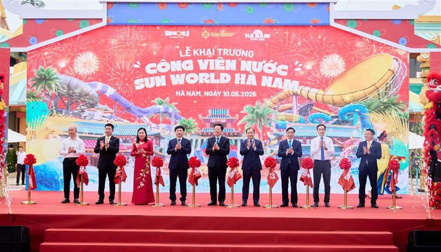 Công viên nước mới khai trương ở Hà Nam có gì mà khiến dư luận xôn xao đến vậy?- Ảnh 1. Công viên nước mới khai trương ở Hà Nam có gì mà khiến dư luận xôn xao đến vậy?- Ảnh 1.