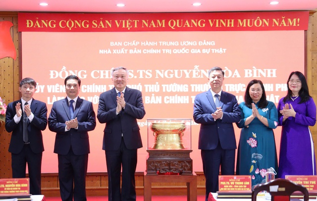 Hà Nội: NXB Chính trị quốc gia Sự thật ra mắt Tủ sách điện tử Chủ tịch Hồ Chí Minh- Ảnh 6. Hà Nội: NXB Chính trị quốc gia Sự thật ra mắt Tủ sách điện tử Chủ tịch Hồ Chí Minh- Ảnh 6.