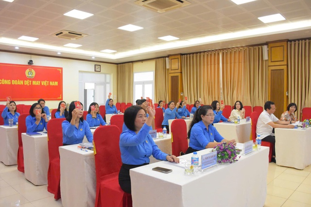 Công đoàn Dệt May Việt Nam: Vững bước dưới cờ Đảng - Xây dựng chi bộ vững mạnh- Ảnh 1. Công đoàn Dệt May Việt Nam: Vững bước dưới cờ Đảng - Xây dựng chi bộ vững mạnh- Ảnh 1.