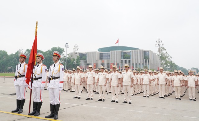 Công an TP Hà Nội báo công dâng Bác- Ảnh 1. Công an TP Hà Nội báo công dâng Bác- Ảnh 1.