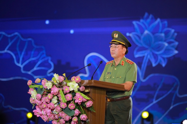 Nghệ An: Khai mạc Lễ hội Làng Sen và khánh thành Tượng đài "Bác Hồ về thăm quê"- Ảnh 5. Nghệ An: Khai mạc Lễ hội Làng Sen và khánh thành Tượng đài "Bác Hồ về thăm quê"- Ảnh 5.