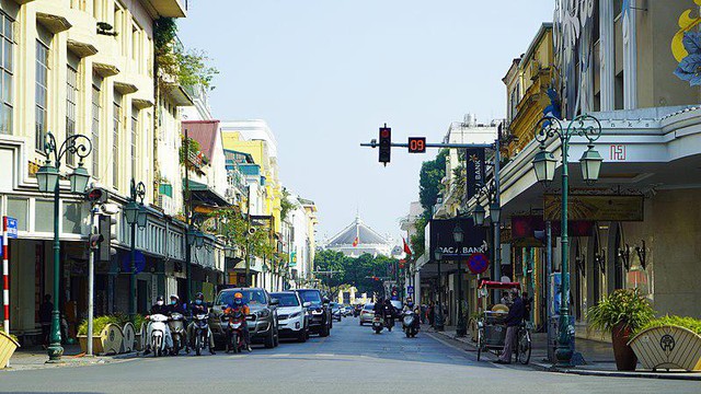 Hà Nội: Giá nhà mặt phố tại nhiều quận liên tục tăng 'nóng'- Ảnh 1.
