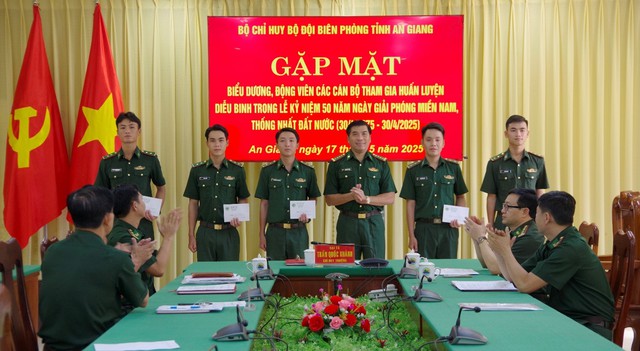 BĐBP tỉnh An Giang gặp mặt biểu dương cán bộ tham gia thực hiện nhiệm vụ A50- Ảnh 1. BĐBP tỉnh An Giang gặp mặt biểu dương cán bộ tham gia thực hiện nhiệm vụ A50- Ảnh 1.