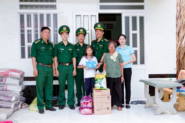 Đồn Biên phòng Lai Hòa: Tổ chức nhiều hoạt động nhân kỷ niệm 135 năm ngày sinh nhật Bác- Ảnh 3. Đồn Biên phòng Lai Hòa: Tổ chức nhiều hoạt động nhân kỷ niệm 135 năm ngày sinh nhật Bác- Ảnh 3.