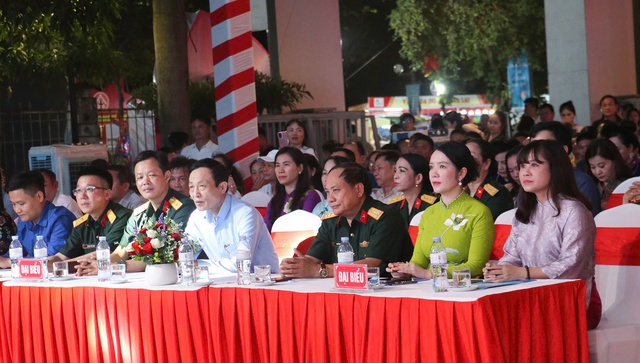 Nghệ An: Khai mạc triển lãm “Hồ Chí Minh đẹp nhất tên Người”- Ảnh 1. Nghệ An: Khai mạc triển lãm “Hồ Chí Minh đẹp nhất tên Người”- Ảnh 1.