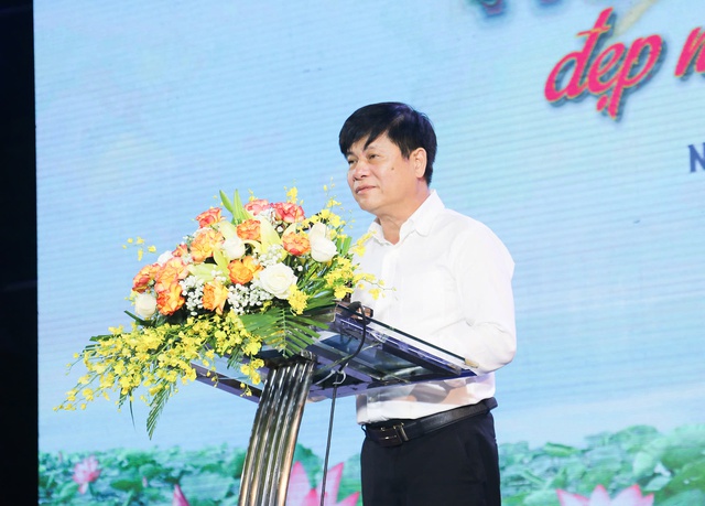 Nghệ An: Khai mạc triển lãm “Hồ Chí Minh đẹp nhất tên Người”- Ảnh 2. Nghệ An: Khai mạc triển lãm “Hồ Chí Minh đẹp nhất tên Người”- Ảnh 2.