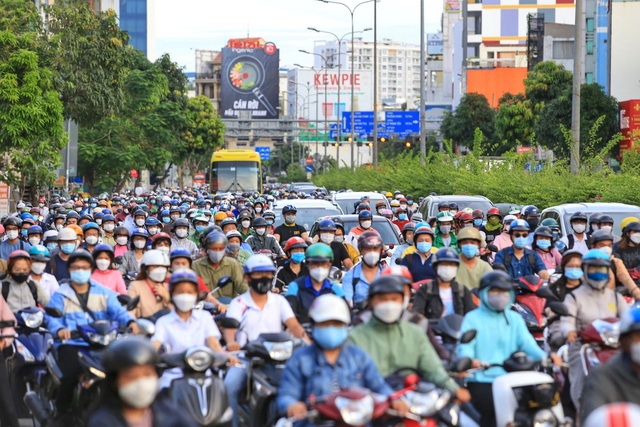 TP.HCM dự kiến chuyển đổi 400.000 xe máy công nghệ sang xe điện- Ảnh 1. TP.HCM dự kiến chuyển đổi 400.000 xe máy công nghệ sang xe điện- Ảnh 1.