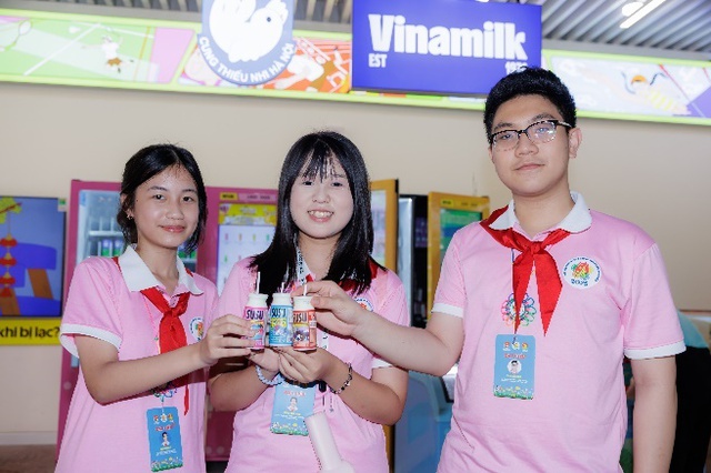 Vinamilk cùng thiếu nhi Cháu ngoan Bác Hồ hướng đến kỷ niệm 135 năm Ngày sinh nhật Bác- Ảnh 7. Vinamilk cùng thiếu nhi Cháu ngoan Bác Hồ hướng đến kỷ niệm 135 năm Ngày sinh nhật Bác- Ảnh 7.