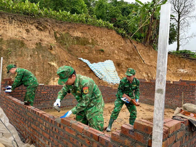 BĐBP Lai Châu vượt nắng thắng mưa, xây dựng mái ấm cho người nghèo vùng cao- Ảnh 2. BĐBP Lai Châu vượt nắng thắng mưa, xây dựng mái ấm cho người nghèo vùng cao- Ảnh 2.