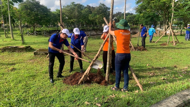 Đoàn đại biểu Người Việt Nam ở nước ngoài TP. HCM tham gia hưởng ứng Đoàn đại biểu Người Việt Nam ở nước ngoài TP. HCM tham gia hưởng ứng