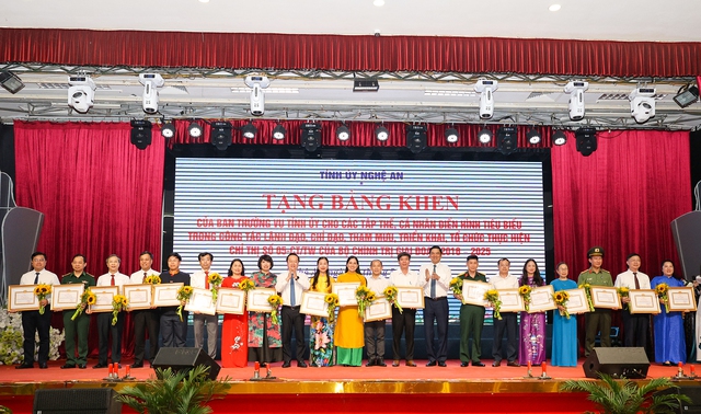 Nghệ An: Đẩy mạnh học tập và làm theo tư tưởng, đạo đức, phong cách Hồ Chí Minh- Ảnh 6. Nghệ An: Đẩy mạnh học tập và làm theo tư tưởng, đạo đức, phong cách Hồ Chí Minh- Ảnh 6.