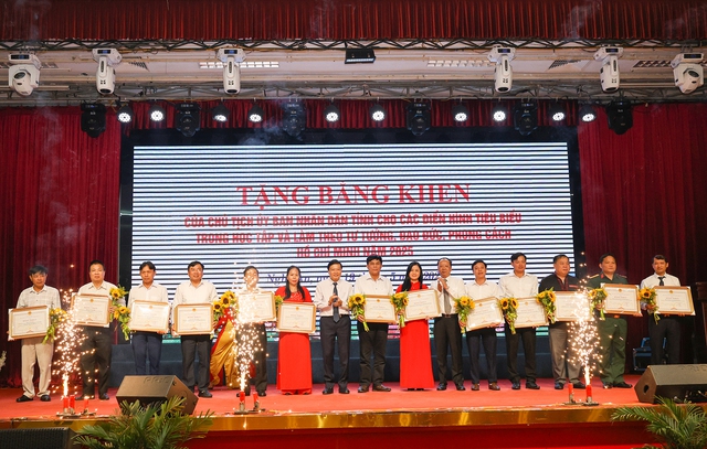 Nghệ An: Đẩy mạnh học tập và làm theo tư tưởng, đạo đức, phong cách Hồ Chí Minh- Ảnh 7. Nghệ An: Đẩy mạnh học tập và làm theo tư tưởng, đạo đức, phong cách Hồ Chí Minh- Ảnh 7.