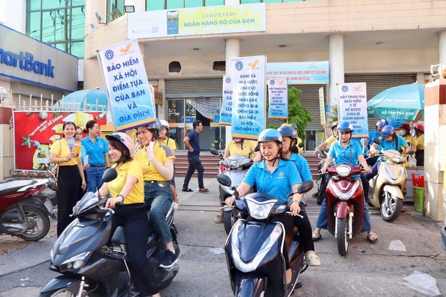 TP. Thủ Đức: Ra quân hưởng ứng tháng vận động triển khai BHXH toàn dân- Ảnh 1. TP. Thủ Đức: Ra quân hưởng ứng tháng vận động triển khai BHXH toàn dân- Ảnh 1.