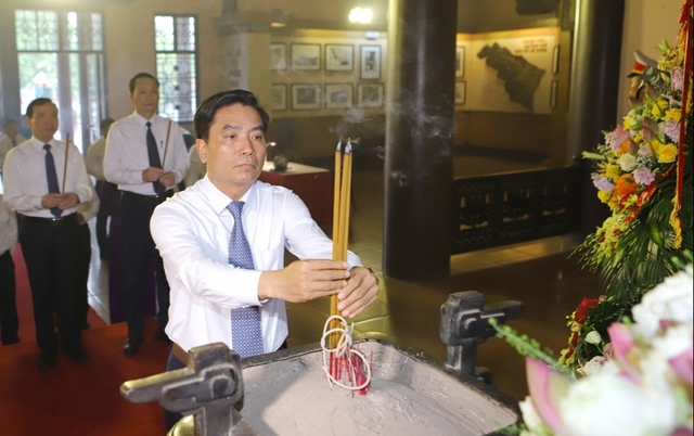 Đoàn đại biểu tỉnh Thanh Hóa dâng hương tưởng niệm Chủ tịch Hồ Chí Minh- Ảnh 2. Đoàn đại biểu tỉnh Thanh Hóa dâng hương tưởng niệm Chủ tịch Hồ Chí Minh- Ảnh 2.