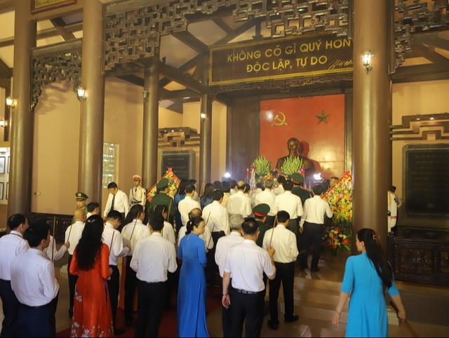 Đoàn đại biểu tỉnh Thanh Hóa dâng hương tưởng niệm Chủ tịch Hồ Chí Minh- Ảnh 3. Đoàn đại biểu tỉnh Thanh Hóa dâng hương tưởng niệm Chủ tịch Hồ Chí Minh- Ảnh 3.