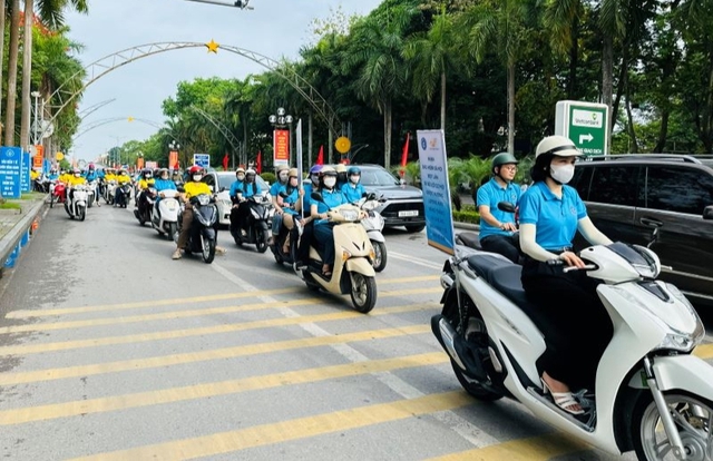 Thanh Hóa: Ra quân hưởng ứng Tháng vận động, triển khai BHXH toàn dân- Ảnh 3. Thanh Hóa: Ra quân hưởng ứng Tháng vận động, triển khai BHXH toàn dân- Ảnh 3.