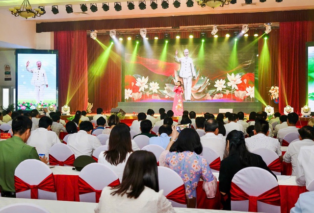 Nghệ An: Đẩy mạnh học tập và làm theo tư tưởng, đạo đức, phong cách Hồ Chí Minh- Ảnh 1. Nghệ An: Đẩy mạnh học tập và làm theo tư tưởng, đạo đức, phong cách Hồ Chí Minh- Ảnh 1.