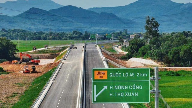 Phê duyệt thu phí 5 tuyến cao tốc do Nhà nước đầu tư- Ảnh 1. Phê duyệt thu phí 5 tuyến cao tốc do Nhà nước đầu tư- Ảnh 1.