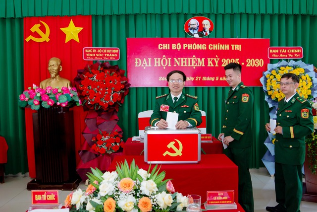 BĐBP Sóc Trăng: Chi bộ Phòng Chính trị tổ chức thành công Đại hội nhiệm kỳ 2025-2030- Ảnh 4. BĐBP Sóc Trăng: Chi bộ Phòng Chính trị tổ chức thành công Đại hội nhiệm kỳ 2025-2030- Ảnh 4.