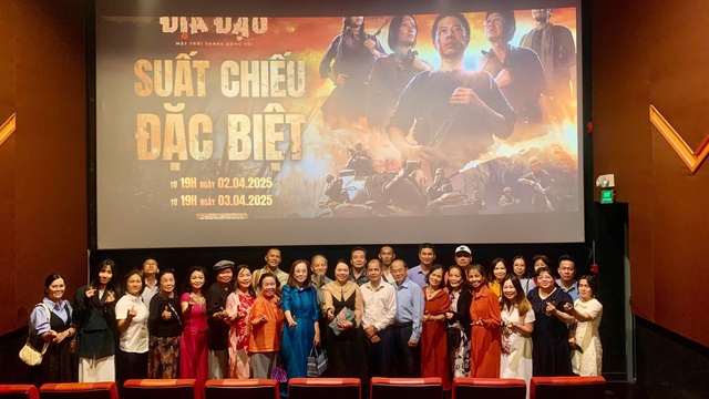 Khơi lòng tự hào dân tộc cho kiều bào qua phim “Địa đạo: Mặt trời trong bóng tối”- Ảnh 1. Khơi lòng tự hào dân tộc cho kiều bào qua phim “Địa đạo: Mặt trời trong bóng tối”- Ảnh 1.