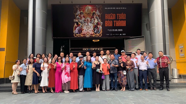 Khơi lòng tự hào dân tộc cho kiều bào qua phim “Địa đạo: Mặt trời trong bóng tối”- Ảnh 2. Khơi lòng tự hào dân tộc cho kiều bào qua phim “Địa đạo: Mặt trời trong bóng tối”- Ảnh 2.
