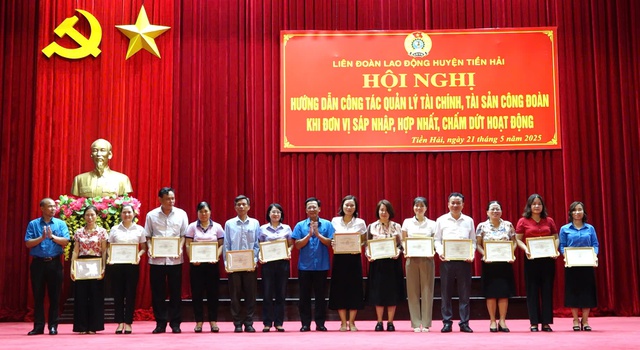 Thái Bình: Hướng dẫn quản lý tài chính, tài sản cho hơn 200 cán bộ CĐCS- Ảnh 1. Thái Bình: Hướng dẫn quản lý tài chính, tài sản cho hơn 200 cán bộ CĐCS- Ảnh 1.
