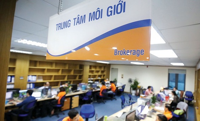 Thu từ mảng môi giới của các công ty chứng khoán sụt giảm mạnh- Ảnh 1. Thu từ mảng môi giới của các công ty chứng khoán sụt giảm mạnh- Ảnh 1.