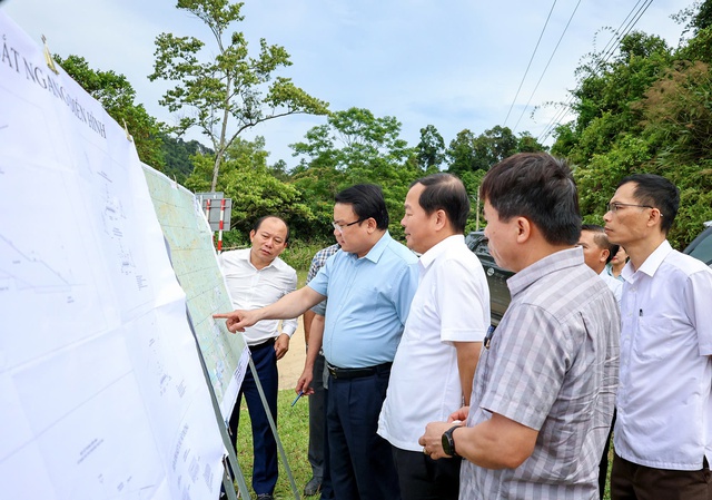 Nghệ An: Phó Chủ tịch UBND tỉnh kiểm tra tiến độ dự án giao thông tại huyện Con Cuông- Ảnh 1. Nghệ An: Phó Chủ tịch UBND tỉnh kiểm tra tiến độ dự án giao thông tại huyện Con Cuông- Ảnh 1.