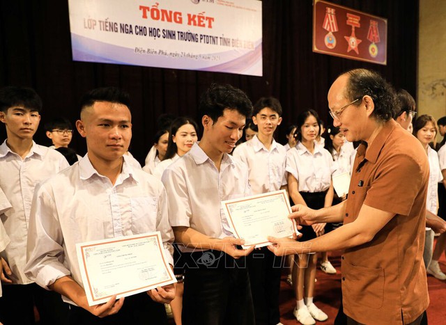 Tự tin vươn ra thế giới từ lớp học tiếng Nga ở Điện Biên- Ảnh 4. Tự tin vươn ra thế giới từ lớp học tiếng Nga ở Điện Biên- Ảnh 4.