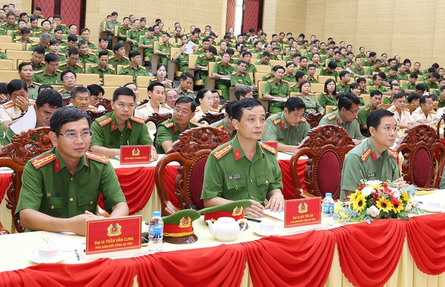 Công an tỉnh An Giang: Trao Quyết định nghỉ hưu theo nguyện vọng cho 68 đồng chí- Ảnh 4. Công an tỉnh An Giang: Trao Quyết định nghỉ hưu theo nguyện vọng cho 68 đồng chí- Ảnh 4.