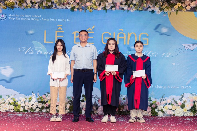 Tháng Năm rực rỡ- Ảnh 5. Tháng Năm rực rỡ- Ảnh 5.