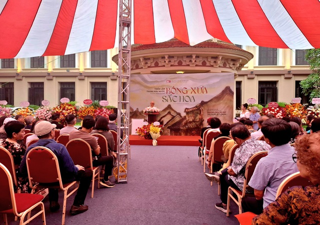 Khai mạc triển lãm tranh màu nước "Bóng xưa - Sắc hoa" của GS.TS.KTS Hoàng Đạo Kính- Ảnh 4. Khai mạc triển lãm tranh màu nước "Bóng xưa - Sắc hoa" của GS.TS.KTS Hoàng Đạo Kính- Ảnh 4.
