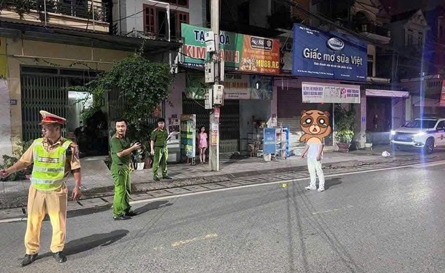 Thái Nguyên;
Tạm giữ nam thanh niên " thông chốt" nồng độ cồn- Ảnh 1. Thái Nguyên;
Tạm giữ nam thanh niên " thông chốt" nồng độ cồn- Ảnh 1.