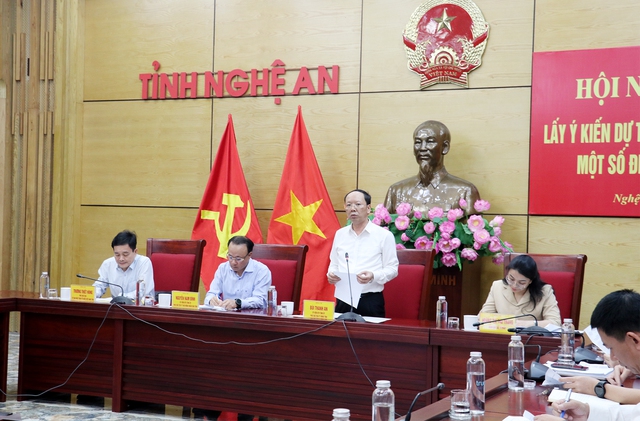 Nghệ An: Tổ chức lấy ý kiến về dự thảo sửa đổi, bổ sung Hiến pháp năm 2013- Ảnh 4. Nghệ An: Tổ chức lấy ý kiến về dự thảo sửa đổi, bổ sung Hiến pháp năm 2013- Ảnh 4.