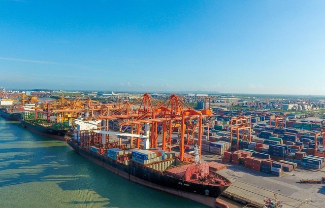 Giảm nhập siêu dịch vụ, thúc đẩy xuất khẩu bền vững- Ảnh 1. Giảm nhập siêu dịch vụ, thúc đẩy xuất khẩu bền vững- Ảnh 1.
