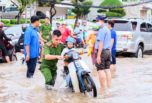 Công an TP. Cần Thơ: Chủ động phòng, chống sự cố, thiên tai và tìm kiếm cứu nạn- Ảnh 4. Công an TP. Cần Thơ: Chủ động phòng, chống sự cố, thiên tai và tìm kiếm cứu nạn- Ảnh 4.
