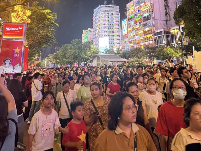 Du lịch Việt bùng nổ trong kỳ nghỉ lễ 30/4 - 1/5- Ảnh 1. Du lịch Việt bùng nổ trong kỳ nghỉ lễ 30/4 - 1/5- Ảnh 1.