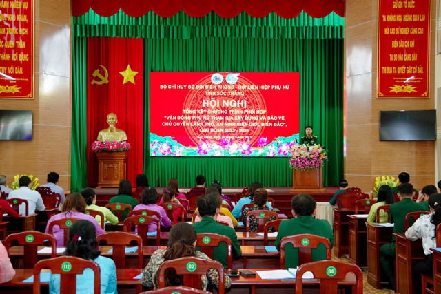 Phụ nữ Sóc Trăng tích cực tham gia xây dựng an ninh biên giới, biển đảo- Ảnh 1. Phụ nữ Sóc Trăng tích cực tham gia xây dựng an ninh biên giới, biển đảo- Ảnh 1.