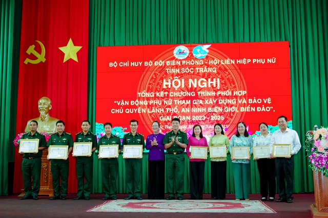 Phụ nữ Sóc Trăng tích cực tham gia xây dựng an ninh biên giới, biển đảo- Ảnh 4. Phụ nữ Sóc Trăng tích cực tham gia xây dựng an ninh biên giới, biển đảo- Ảnh 4.