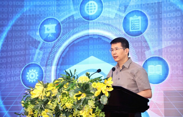 Chủ tịch UBND quận Hoàn Kiếm Phạm Tuấn Long phát biểu phát động phong trào. Chủ tịch UBND quận Hoàn Kiếm Phạm Tuấn Long phát biểu phát động phong trào.