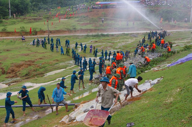 TP Huế: Tăng cường đảm bảo an toàn đê điều, thủy lợi trong mùa mưa lũ năm 2025- Ảnh 1. TP Huế: Tăng cường đảm bảo an toàn đê điều, thủy lợi trong mùa mưa lũ năm 2025- Ảnh 1.