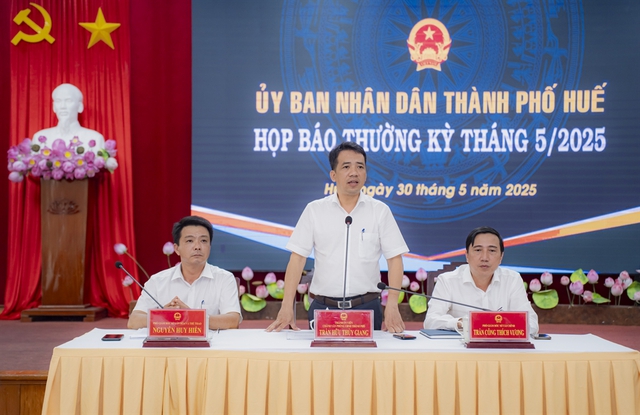 TP Huế: Tổ chức họp báo thường kỳ tháng 5 năm 2025- Ảnh 2. TP Huế: Tổ chức họp báo thường kỳ tháng 5 năm 2025- Ảnh 2.