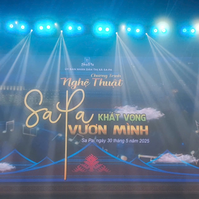 Lào Cai: Đón nhận Bằng xếp hạng Di tích danh thắng cấp tỉnh đối với đỉnh Ngũ Chỉ Sơn- Ảnh 2. Lào Cai: Đón nhận Bằng xếp hạng Di tích danh thắng cấp tỉnh đối với đỉnh Ngũ Chỉ Sơn- Ảnh 2.