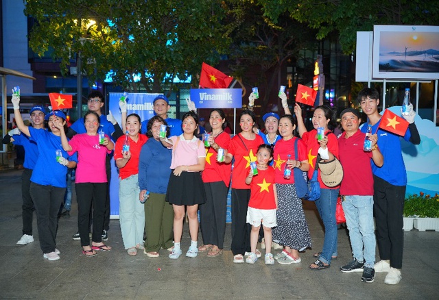 Hơn 150.000 sản phẩm Vinamilk tiếp sức các lực lượng, người dân tham gia đại Lễ 30/4- Ảnh 6. Hơn 150.000 sản phẩm Vinamilk tiếp sức các lực lượng, người dân tham gia đại Lễ 30/4- Ảnh 6.