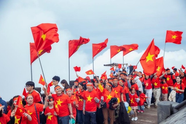 Fansipan Sa Pa hút khách trong dịp nghỉ lễ 30/4 với nhiều trải nghiệm độc đáo- Ảnh 1. Fansipan Sa Pa hút khách trong dịp nghỉ lễ 30/4 với nhiều trải nghiệm độc đáo- Ảnh 1.
