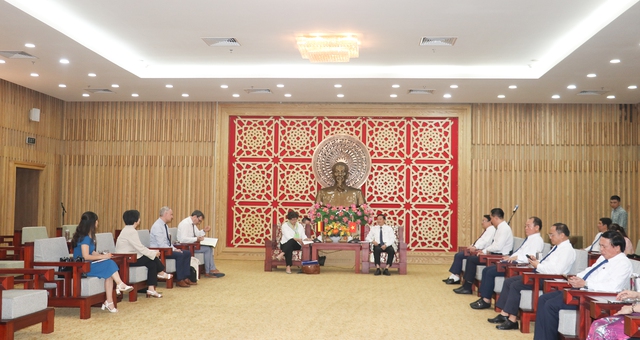 Nghệ An: Đón tiếp và làm việc với Đại sứ Đặc mệnh toàn quyền CHLB Đức- Ảnh 1. Nghệ An: Đón tiếp và làm việc với Đại sứ Đặc mệnh toàn quyền CHLB Đức- Ảnh 1.