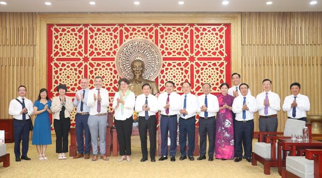 Nghệ An: Đón tiếp và làm việc với Đại sứ Đặc mệnh toàn quyền CHLB Đức- Ảnh 3. Nghệ An: Đón tiếp và làm việc với Đại sứ Đặc mệnh toàn quyền CHLB Đức- Ảnh 3.