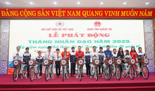 Quảng Trị: “Tháng Nhân đạo” năm 2025 với chủ đề “Hành trình nhân đạo - Lan tỏa yêu thương”- Ảnh 4. Quảng Trị: “Tháng Nhân đạo” năm 2025 với chủ đề “Hành trình nhân đạo - Lan tỏa yêu thương”- Ảnh 4.